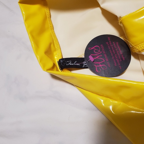 Yellow shiny pants - Picture 3 of 3